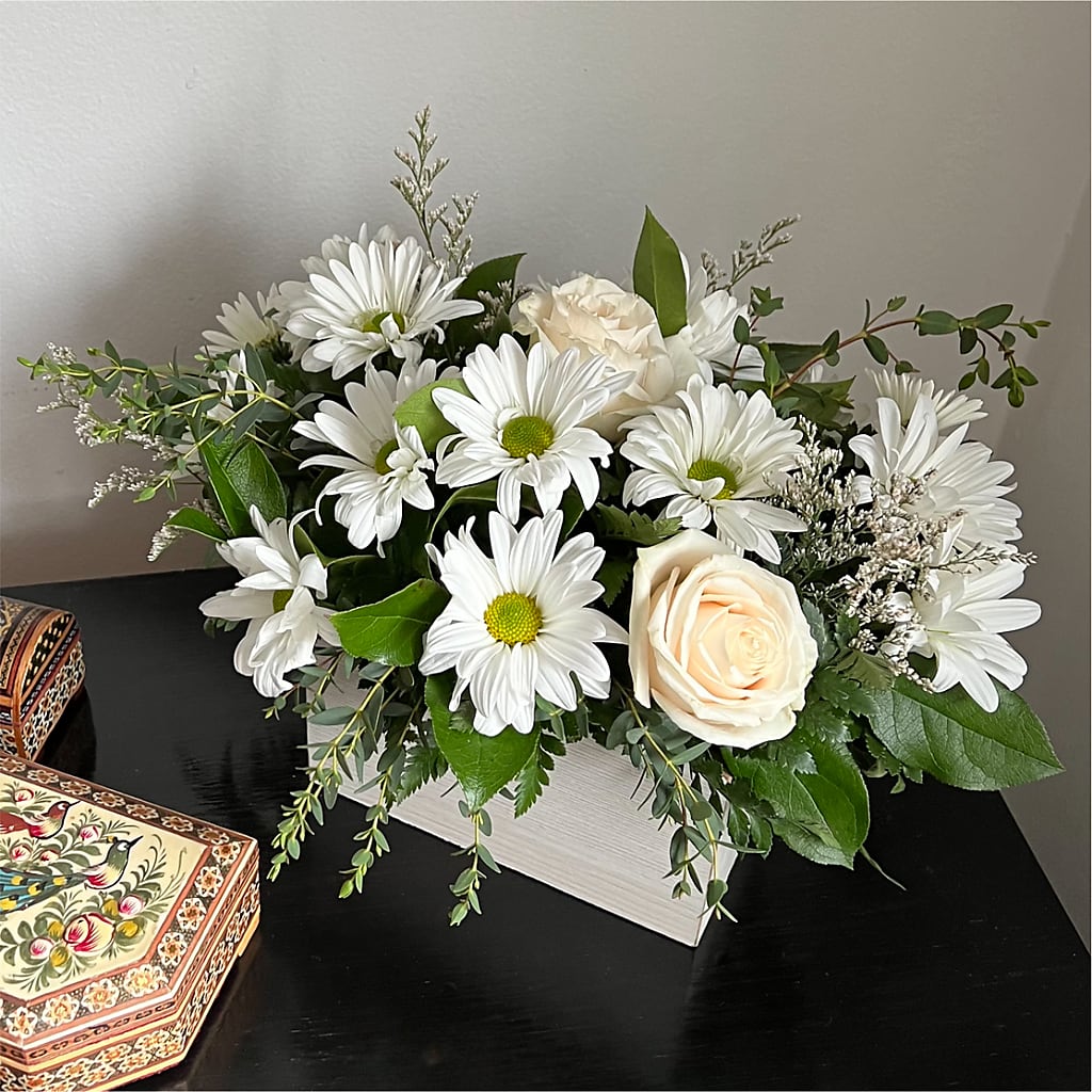 Fresh Linen Box Bouquet –  Foryouflower.com, Tontitown AR